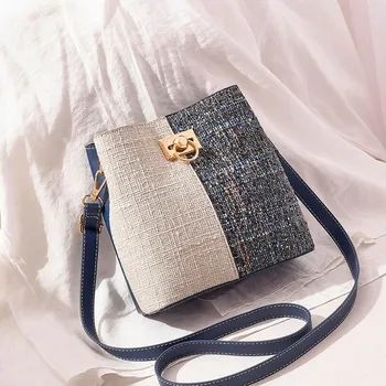 Kabelka Módní dámská kabelka s ozdobnou kruhovou přezkou Barva: modrá