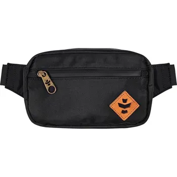 Ledvinka Revelry - The Crossbody Companion, 1,7l – černá (Pachuvzdorná a voděodolná ledvinka Revelry Crossbody Companion s kapacitou 1.7 litrů, v černém provedení.)