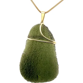 Přívěsek Zlatý přívěs s neopracovaným vltavínem 5,1 cm x 3,5 cm