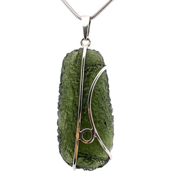 Přívěsek Stříbrný přívěsek s neopracovaným vltavínem 4,1 cm x 1,9 cm