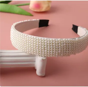 Čelenka Elegantní perličková čelenka do vlasů Barva: TS2053-10