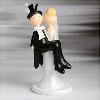 Svatební pár - S cylindrem v náručí