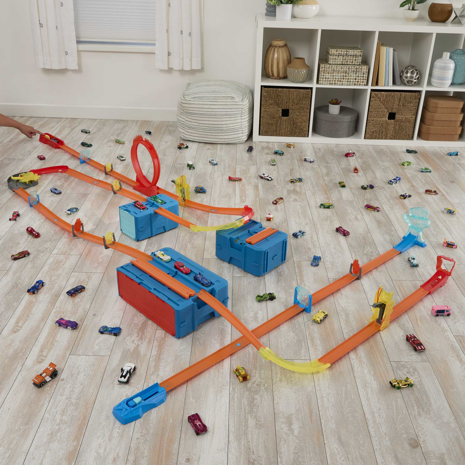 foto Autodráha Hot Wheels Track Builder HMC03 Dráha v boxíku blesky
