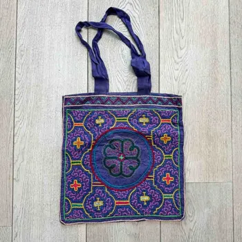 Shipibo vyšívaná taška přes rameno - Mundo violeta