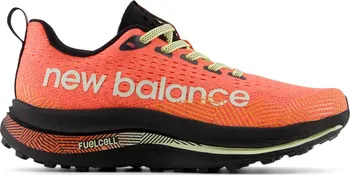 Dámská běžecká obuv New Balance Fuelcell Supercomp Trail Trail WTTRXLD červené