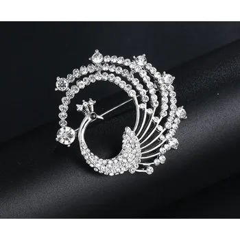 Brož B-TOP Módní postříbřená brož Páv s krystaly