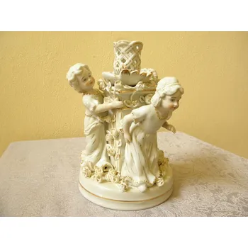 PORCELÁNOVÝ FIGURÁLNÍ JEDNOPLAMENNÝ SVÍCEM