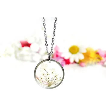 Náhrdelník Victoria's fields Náhrdelník Kvítky mrkve