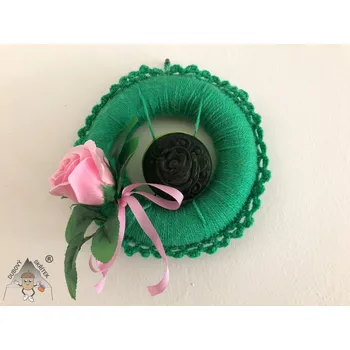 Věnec Dubový skřítek Háčkovaný voňavý věneček s růží – zelená svěžest