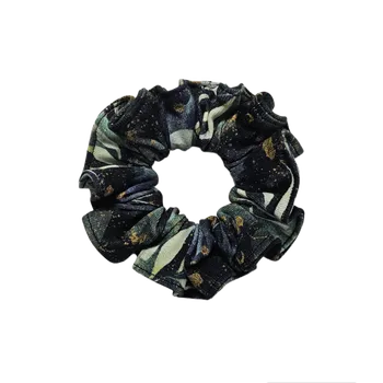 Ebbie Scrunchie gumička - SMARAGDOVÉ LISTY Velikost: střední