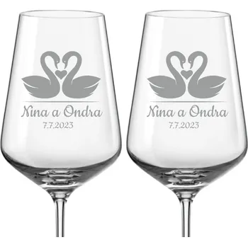 Sklenice Svatební skleničky na víno Labutě se jmény a datem svatby, 2 ks (Do poznámky v nákupním košíku napište jména novomanželů a datum svatby)