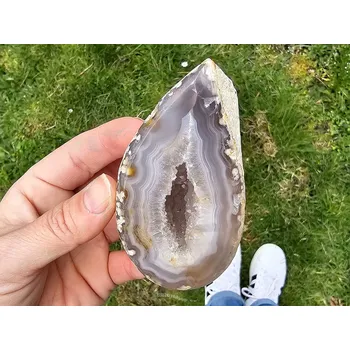 Přírodní kámen Achátová geoda s dutinkou z Brazílie 240g