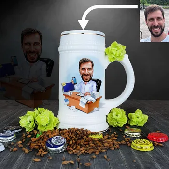 Dárkový potravinový koš Vtipný dárek pro muže | Pivní půllitr s karikaturou pro kolegu anebo šéfa