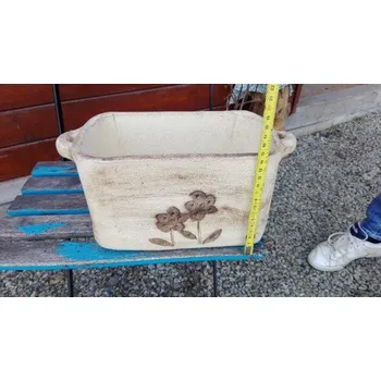 Květináč Světlý truhlík s tmavou kytičkou