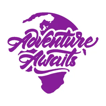 Polep vozidla SAMOLEPKA Adventure Awaits dobrodružství čeká nápis se zeměkoulí (14 - fialová) NA AUTO, NÁLEPKA, FÓLIE, POLEP, TUNING, VLASTNÍ TEXT, TISK, AUTOSAMOLEPKY.cz, POLEPY, OBRÁZEK, LOGO, SAMOLEPKY