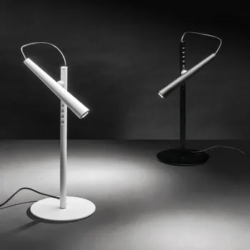 Lampička Foscarini Magneto LED stolní lampa, bílá - dálka osvětlovací hlavy 20 cm, délka přívodního kabelu 170 cm 1 x 5 W LED - Doprava zdarma