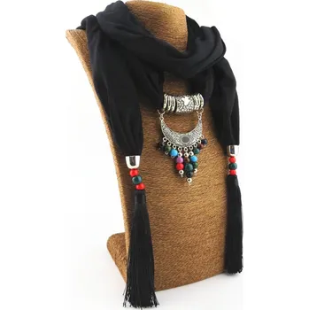 Šátek Textilní šátek s kovovou Tribal ozdobou - více barev Černá