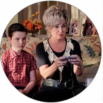 Jedlá dekorace na dort Jedlý papír Malý Sheldon s babičkou 19,5 cm