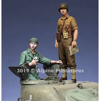 Plastikový model Alpine Miniatures 1/35 US Tank Commander Summer Set (2 figures)