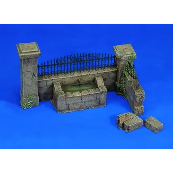 Plastikový model Royal Model 1/35 Wall with fountain