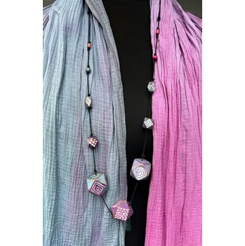 Náhrdelník Originální zajímavý malovaný dřevěný náhrdelník pink