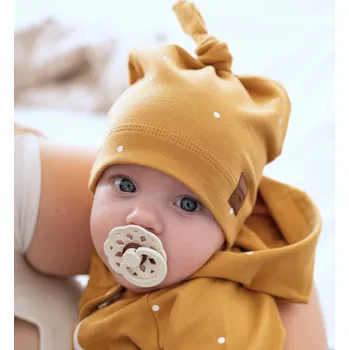 Kojenecké oblečení Jednovrstvá čepice s uzlíkem puntíkatá / hořčicová Velikost: 43