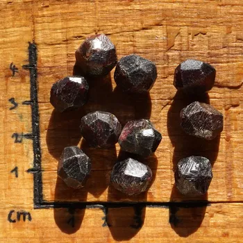 Přírodní kámen Granát surový (37), , skladem