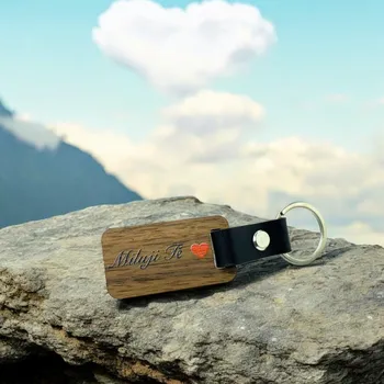 Dřevěná klíčenka s kůží - Miluji Tě