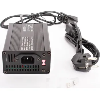 Příslušenství pro elektrokoloběžku RCskladem SCH-dil-12 nabíječka