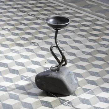 Svícen Ručně kovaný svícen propletenec tmavý kámen 22cm