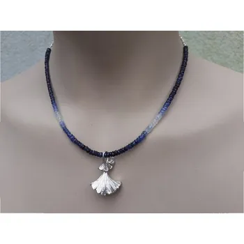 Náhrdelník Náhrdelník modro-bílý safír, stříbrné listy jinanu