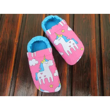 Capáčky Capáčky jednorožci velikost: 21 - 23,5cm (400,- Kč), Podklad: šedivý