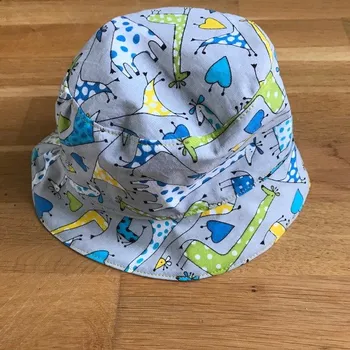 Klobouk Bavlněný klobouček - žirafa, Katka Černá Velikost: obvod 52-53