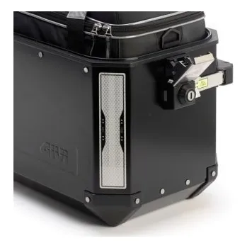 Zavazadlo na motocykl E145 pár reflexních samolepek na bok kufrů Trekker Outback (2 ks) GIVI s.r.l. 342745