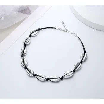 Náhrdelník B-TOP Módní choker s mušlemi Druh barvy: Stříbrná