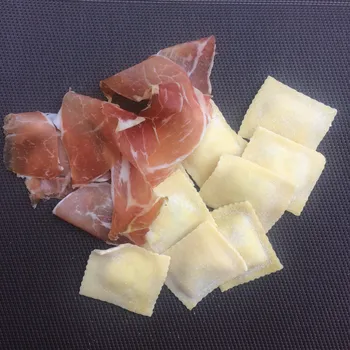 Čerstvé ravioli s ricottou a prosciutto crudo, 600 g