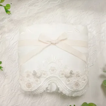 Party dekorace Polštářek pod prstýnky - krémový satén vyšívaný s mašličkou