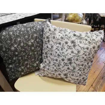 Dekorativní polštářek Dekorativní polštář s kvítky Barva: Šedá