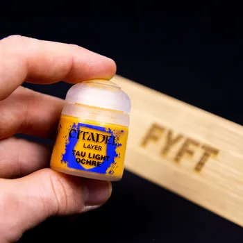 Modelářská barva Citadel Layer: Tau Light Ochre 12ml - barva na figurky miniatury