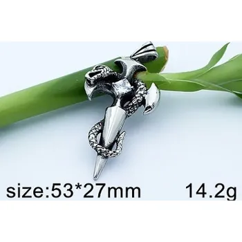 Přívěsek Kříž omotaný hadem - ocelový přívěsek (Kříž omotaný hadem - přívěsek z oceli)