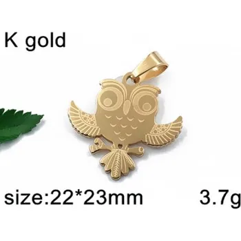 Přívěsek Sovička ve zlaté barvě s roztaženými křídly - ocelový přívěsek