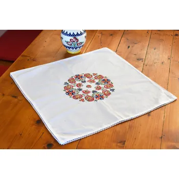 Látkový kapesník Folklórní vyšívaný ubrousek Kristián