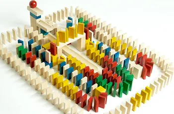 Domino EkoToys Dřevěné domino barevné 830 ks