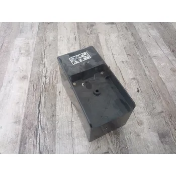 vypínač Třífázový spínač -jistič s vypínačem, typ TGL 12464, napětí /proud 500V/25A Varianta: pouze černý kryt