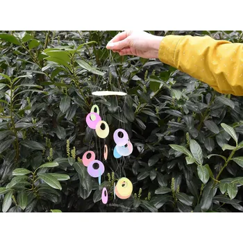 Barevná zvonkohra z perleti kolečka