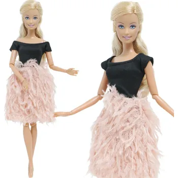 Doplněk pro panenku Černo-růžové šaty se sukní z peříček pro panenku Barbie