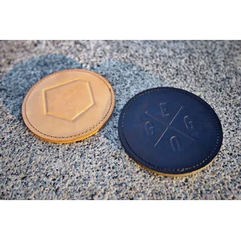 Podtácek Eggo kožený pivní podtácek Cedr