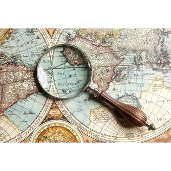Fototapeta DIMEX | Vliesová fototapeta Lupa na mapě MS-5-1530 | 375 x 250 cm| modrá, červená, žlutá, hnědá + Vliesová fototapeta na stěnu DIMEX Lupa na mapě MS51530 v rozměru 375 x 250 cm + lepidlo zdarma