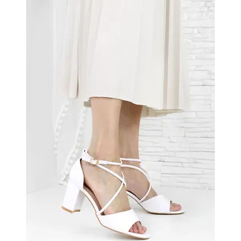 Dámské sandále Ctogo Gogo Dámské bílé sandály SE236-3WH Velikost: 37