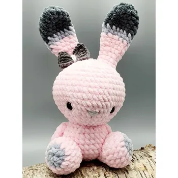 Velikonoční dekorace Ručně háčkovaný zajíc sedící růžový se šedivou